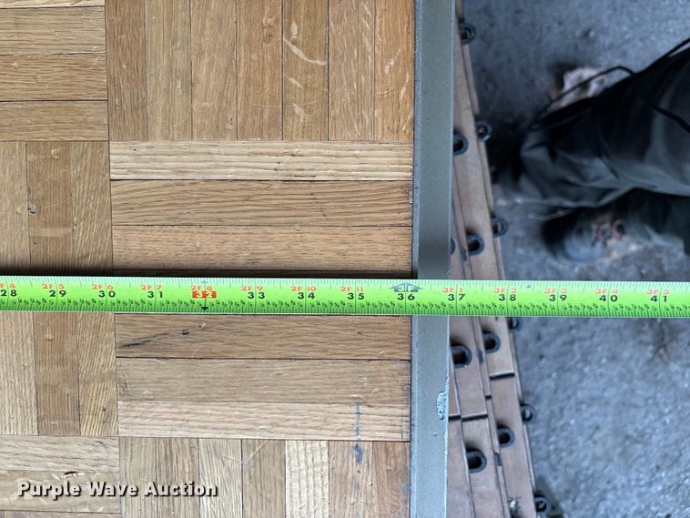 image for item EG8661 Approximately 200 dance floor pieces