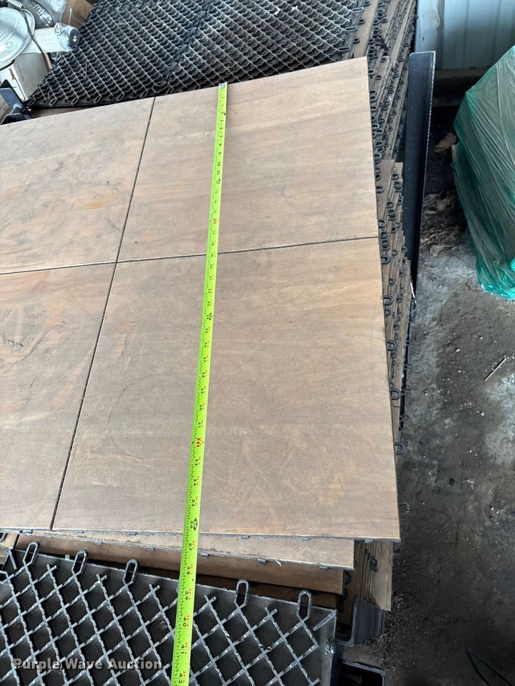 image for item EG8661 Approximately 200 dance floor pieces