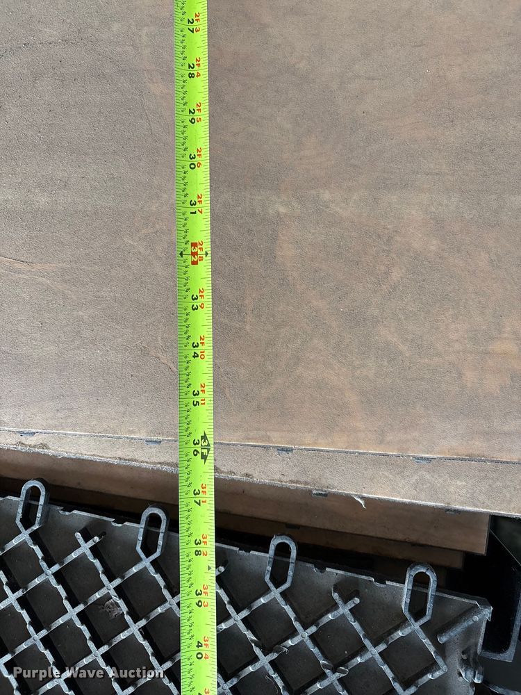 image for item EG8661 Approximately 200 dance floor pieces