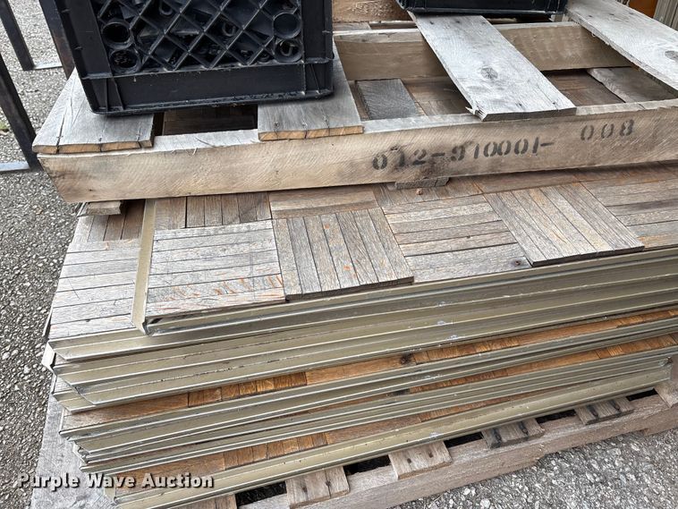 image for item EG8661 Approximately 200 dance floor pieces