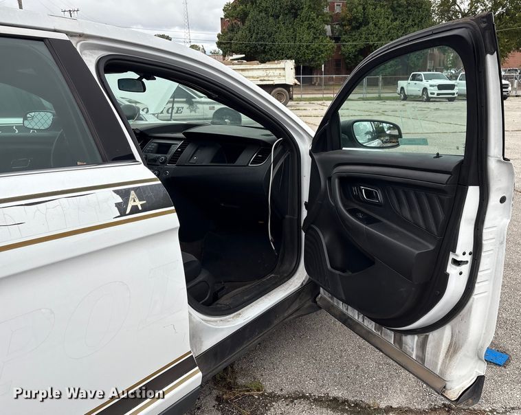 image for item EG8665 2013 Ford Taurus Police 