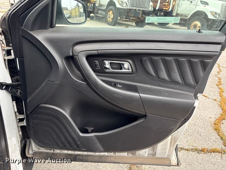 image for item EG8665 2013 Ford Taurus Police 