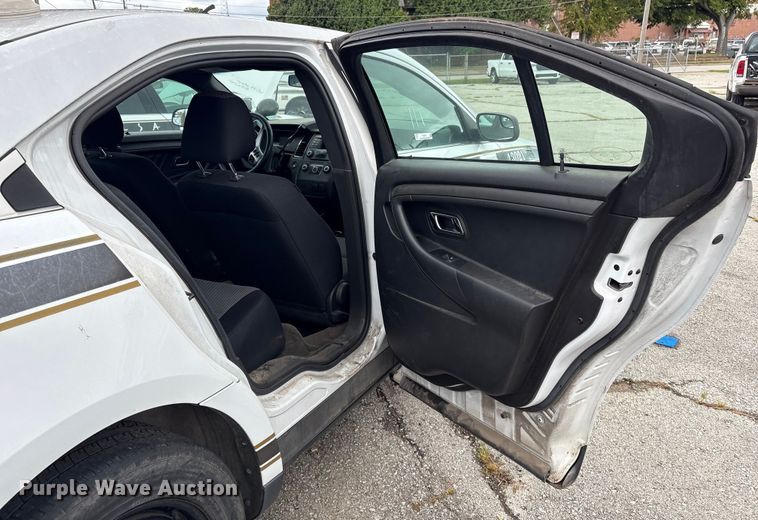 image for item EG8665 2013 Ford Taurus Police 