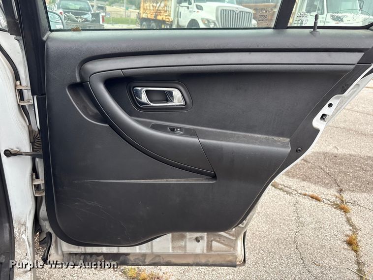 image for item EG8665 2013 Ford Taurus Police 