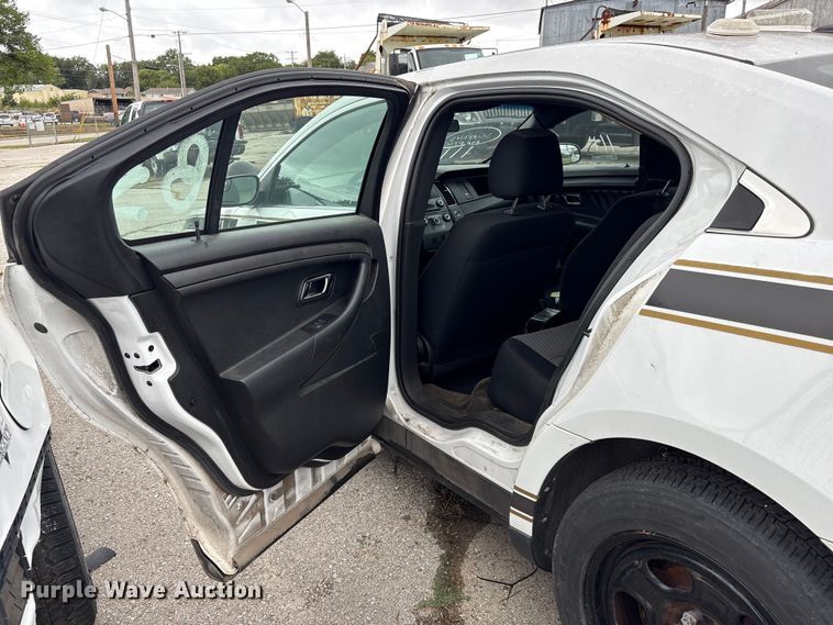 image for item EG8665 2013 Ford Taurus Police 