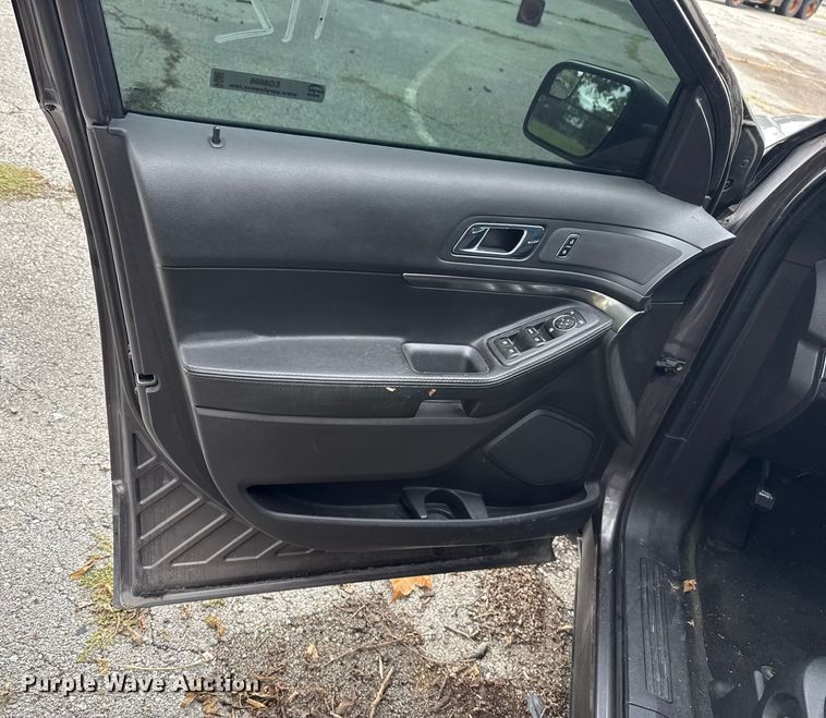 image for item EG8666 2015 Ford Explorer Police SUV