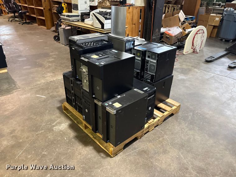 image for item EG8682 Approximately 18 dell computer towers