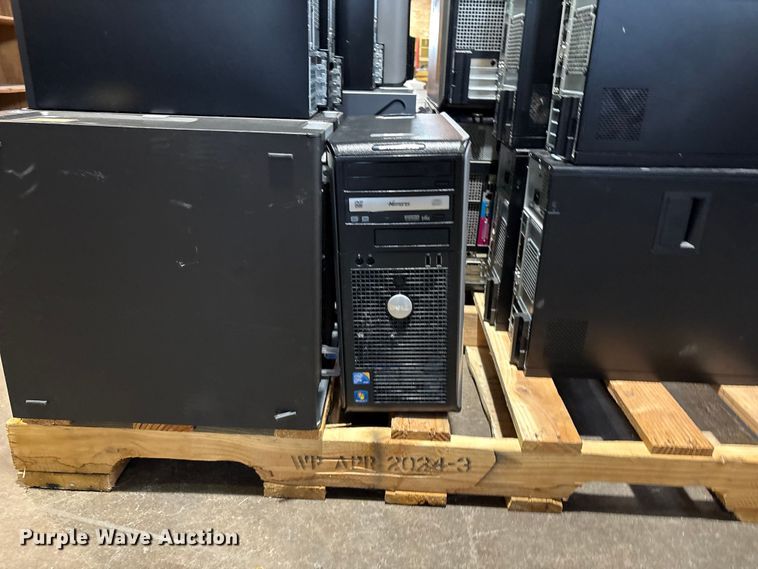 image for item EG8682 Approximately 18 dell computer towers