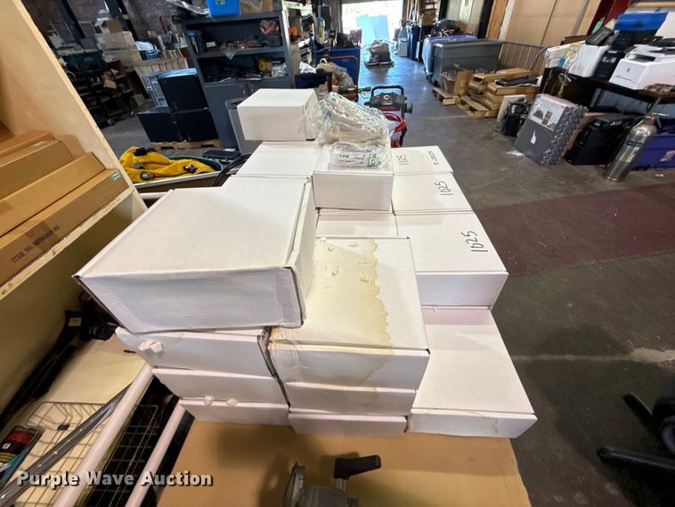 image for item EG8687 Approximately 30 Northern telecom phones