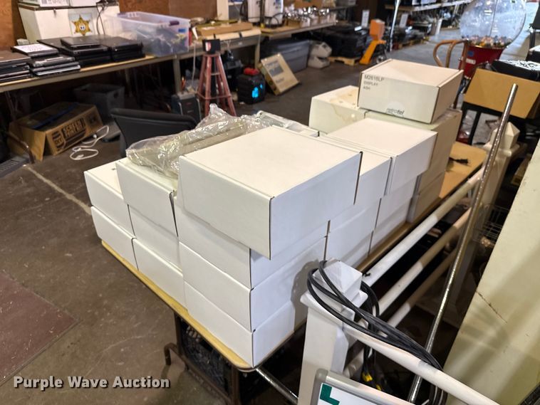 image for item EG8687 Approximately 30 Northern telecom phones