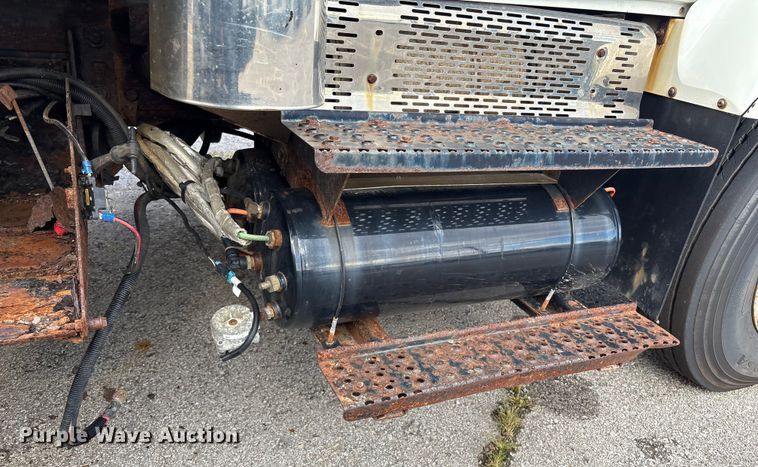 image for item EG8690 2009 International 7400 dump truck