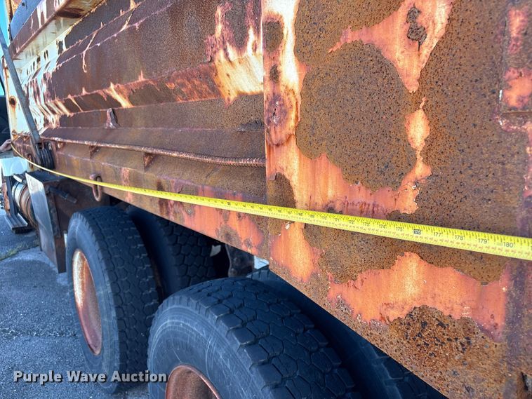 image for item EG8690 2009 International 7400 dump truck