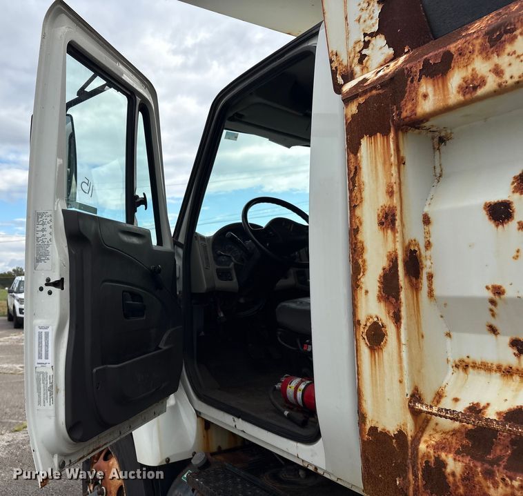 image for item EG8690 2009 International 7400 dump truck