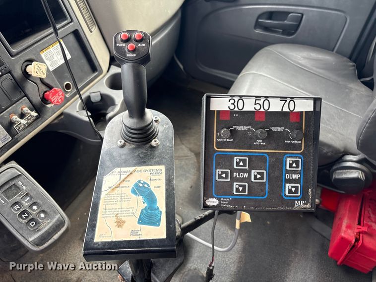 image for item EG8690 2009 International 7400 dump truck