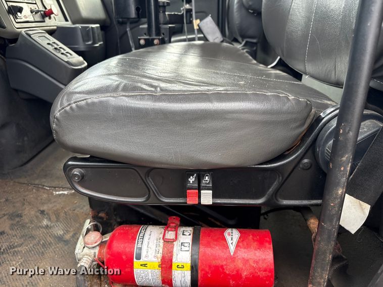 image for item EG8690 2009 International 7400 dump truck