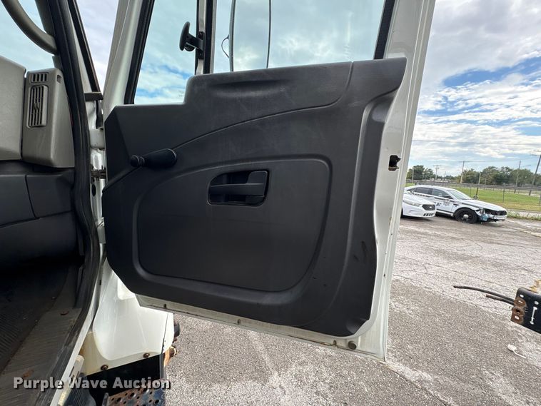 image for item EG8690 2009 International 7400 dump truck