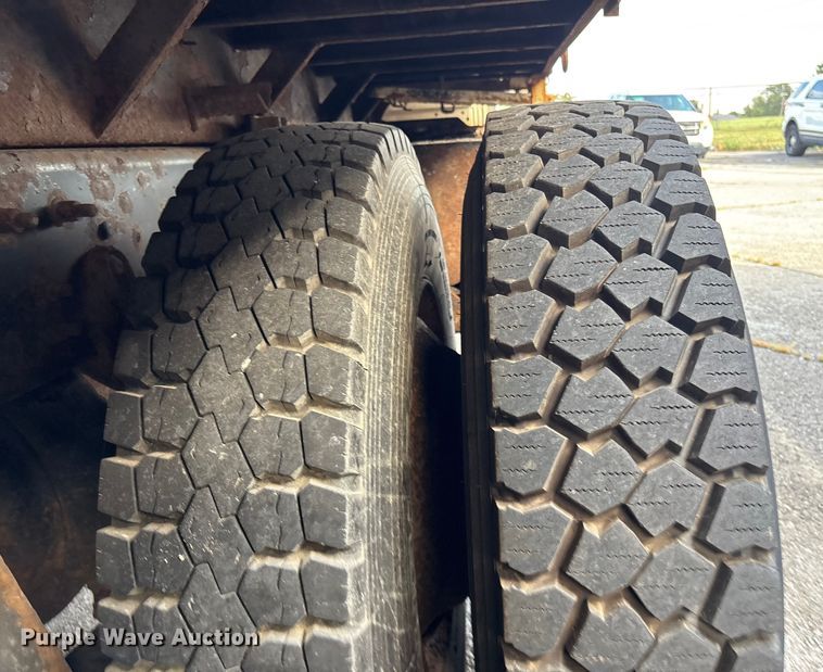 image for item EG8690 2009 International 7400 dump truck