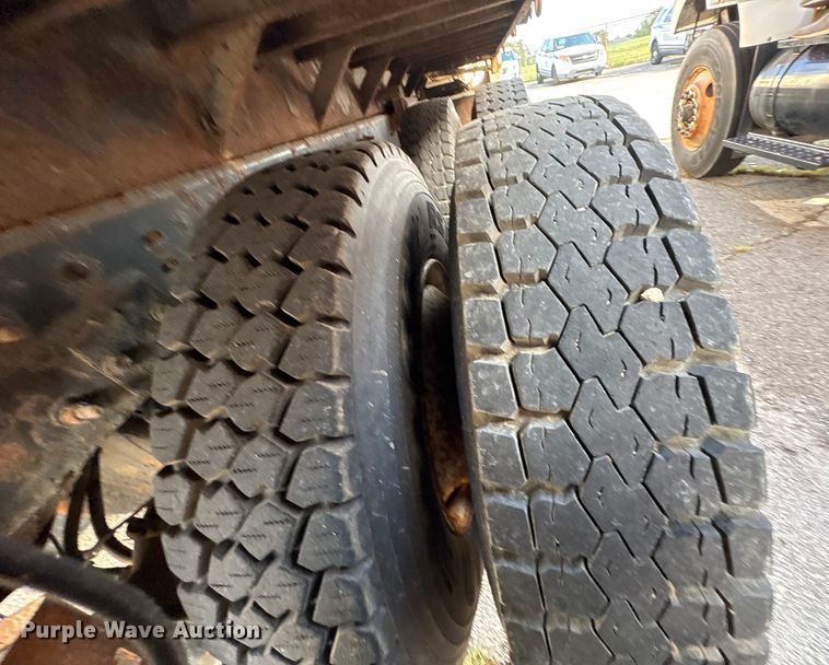 image for item EG8690 2009 International 7400 dump truck