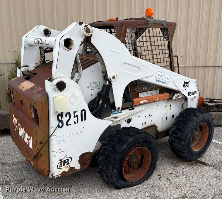 image for item EG8691 2003 Bobcat S250 skid steer loader