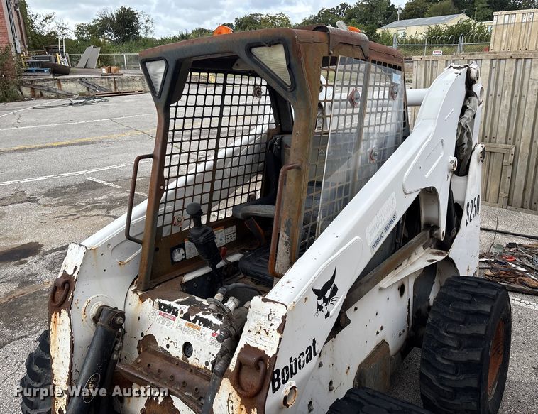 image for item EG8691 2003 Bobcat S250 skid steer loader