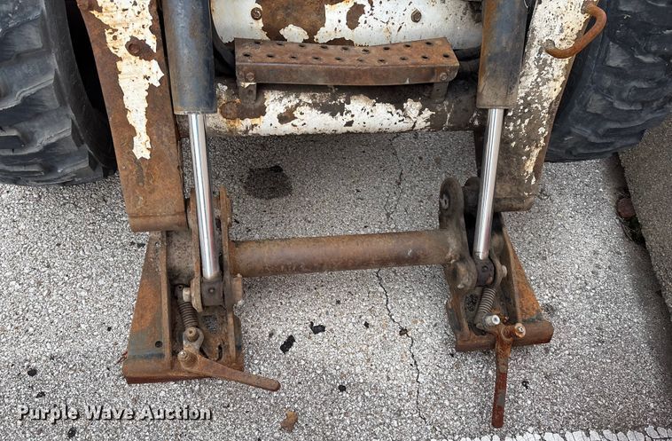 image for item EG8691 2003 Bobcat S250 skid steer loader