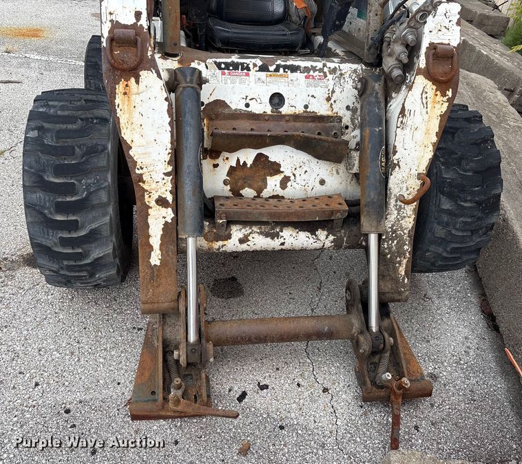 image for item EG8691 2003 Bobcat S250 skid steer loader