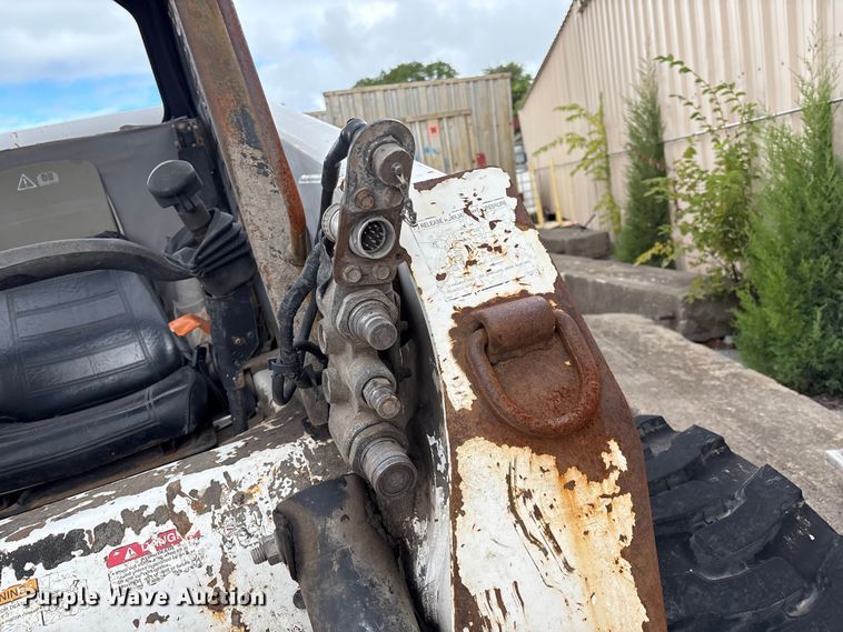 image for item EG8691 2003 Bobcat S250 skid steer loader