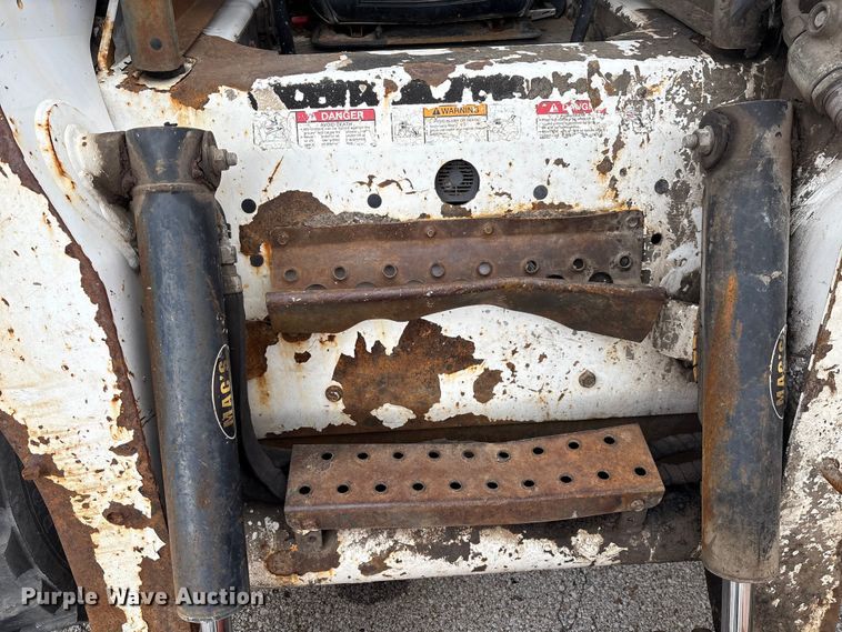 image for item EG8691 2003 Bobcat S250 skid steer loader