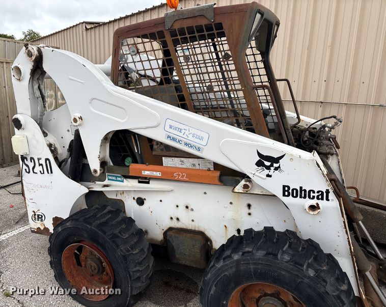 image for item EG8691 2003 Bobcat S250 skid steer loader