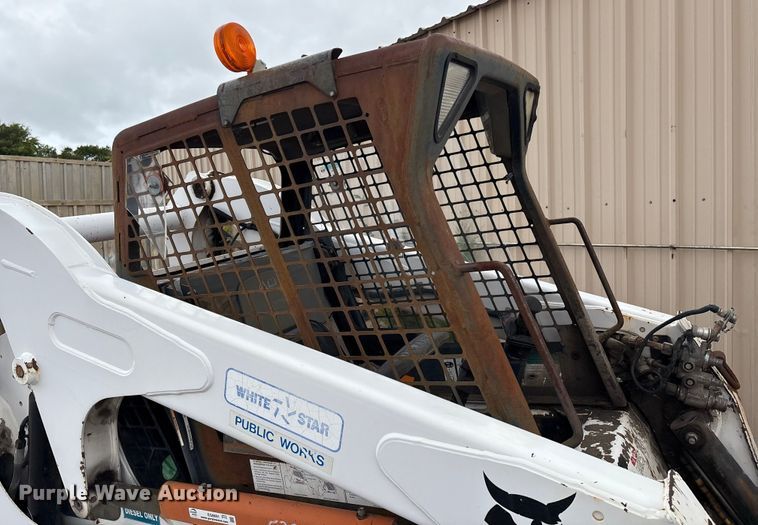 image for item EG8691 2003 Bobcat S250 skid steer loader