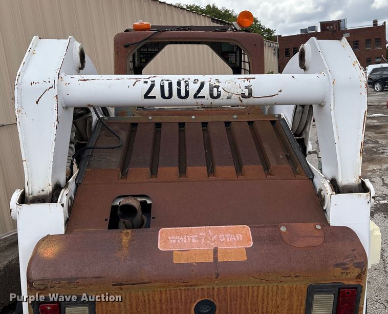 image for item EG8691 2003 Bobcat S250 skid steer loader