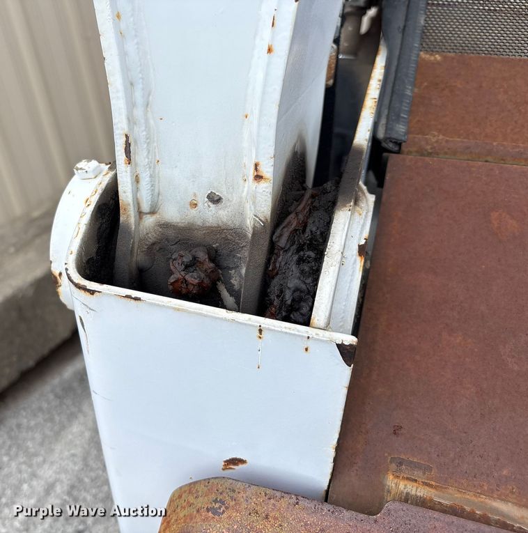 image for item EG8691 2003 Bobcat S250 skid steer loader