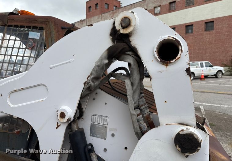 image for item EG8691 2003 Bobcat S250 skid steer loader