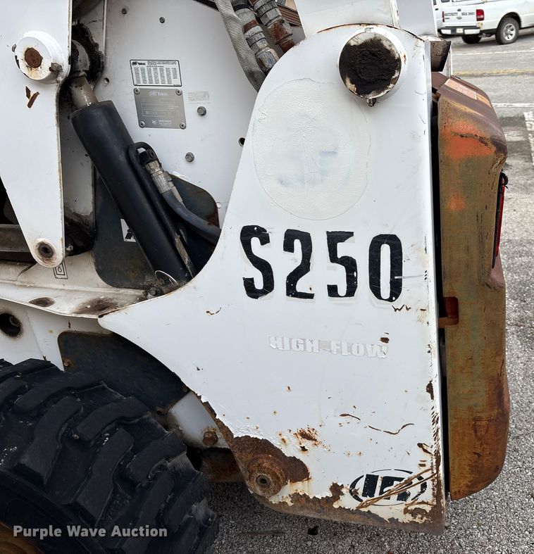 image for item EG8691 2003 Bobcat S250 skid steer loader