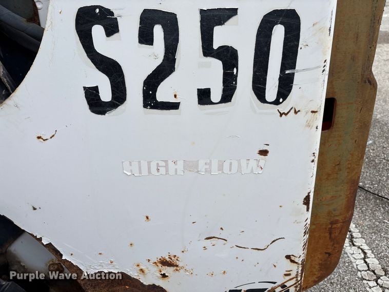 image for item EG8691 2003 Bobcat S250 skid steer loader