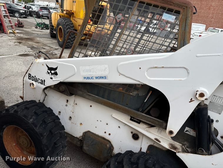 image for item EG8691 2003 Bobcat S250 skid steer loader