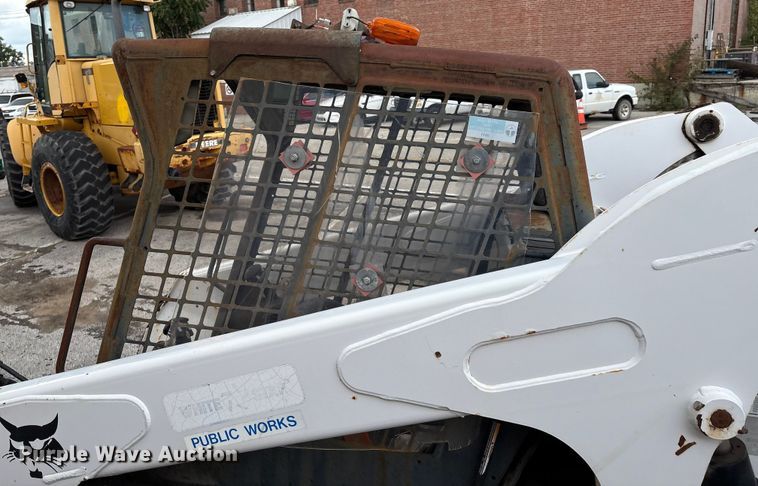 image for item EG8691 2003 Bobcat S250 skid steer loader