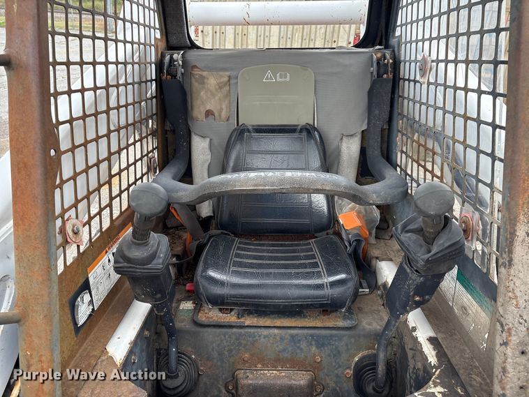 image for item EG8691 2003 Bobcat S250 skid steer loader
