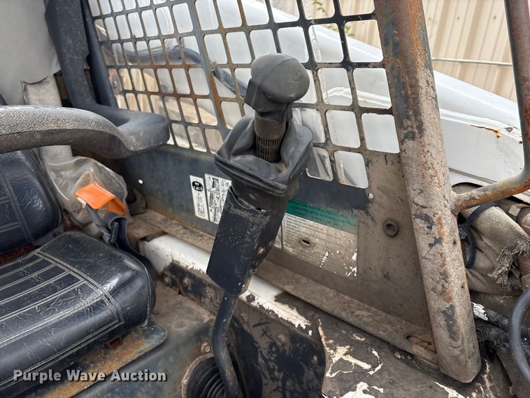 image for item EG8691 2003 Bobcat S250 skid steer loader