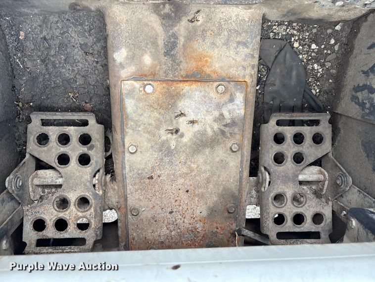 image for item EG8691 2003 Bobcat S250 skid steer loader