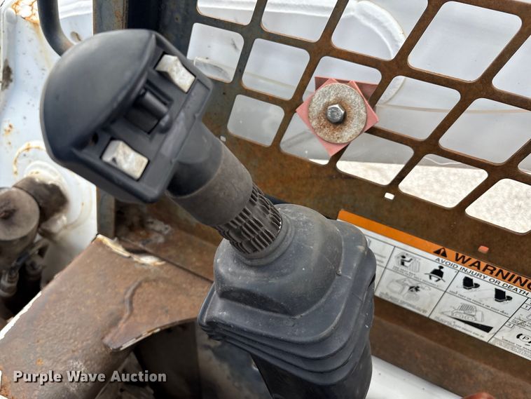 image for item EG8691 2003 Bobcat S250 skid steer loader