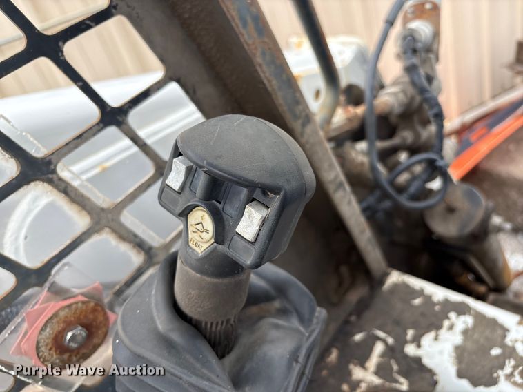 image for item EG8691 2003 Bobcat S250 skid steer loader