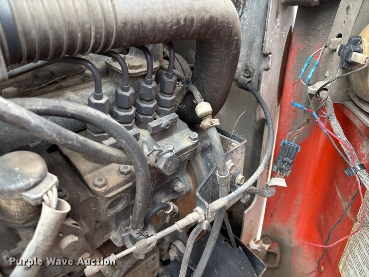 image for item EG8691 2003 Bobcat S250 skid steer loader