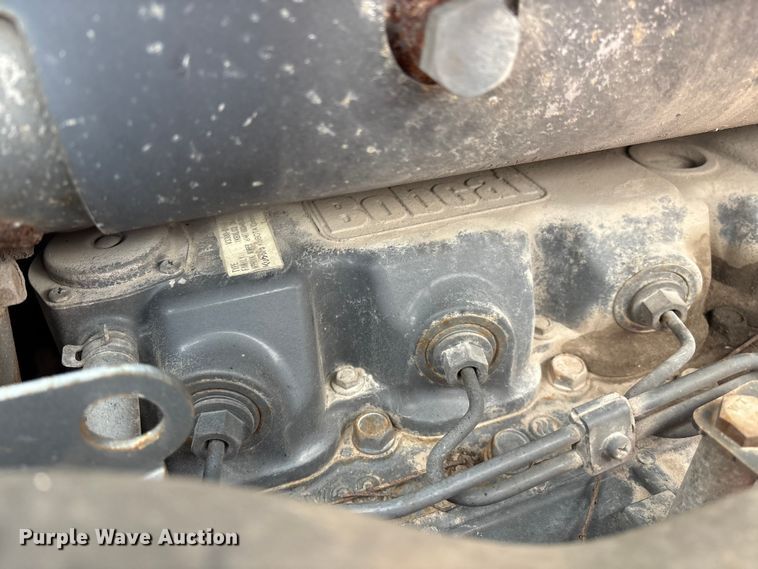 image for item EG8691 2003 Bobcat S250 skid steer loader