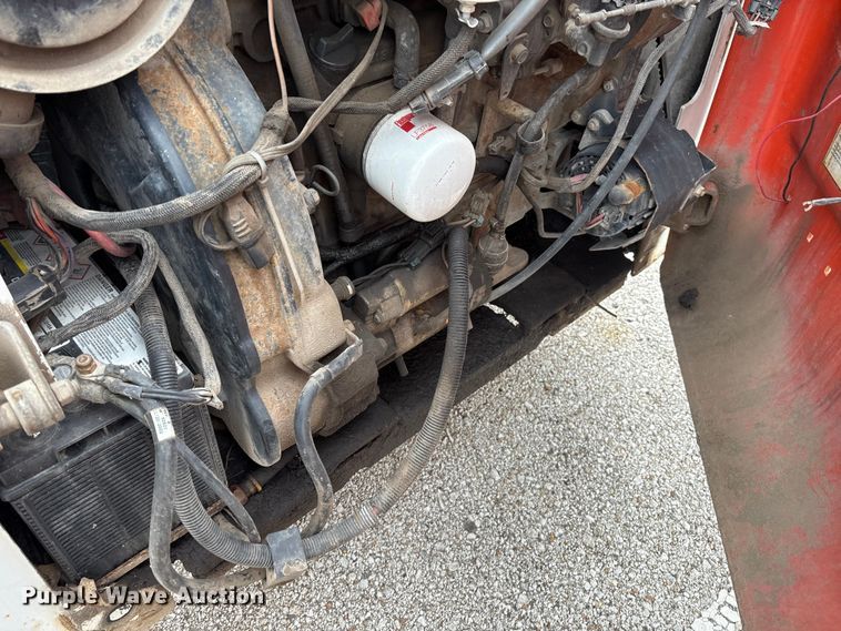 image for item EG8691 2003 Bobcat S250 skid steer loader