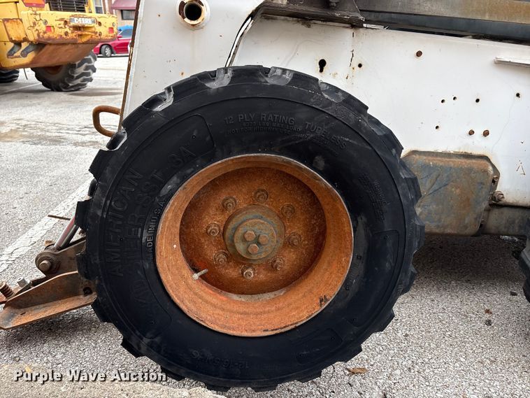 image for item EG8691 2003 Bobcat S250 skid steer loader