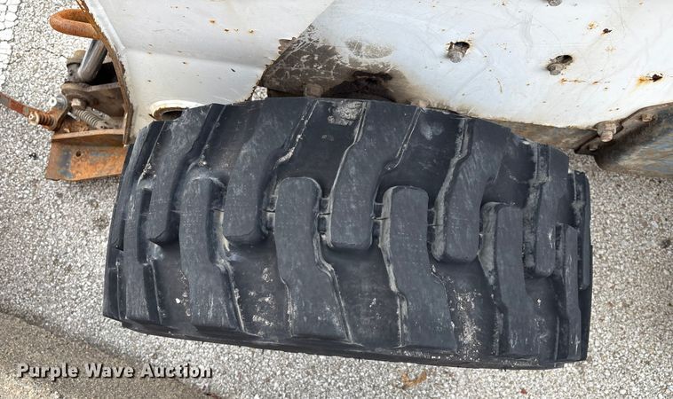 image for item EG8691 2003 Bobcat S250 skid steer loader