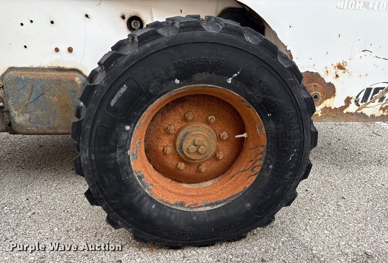 image for item EG8691 2003 Bobcat S250 skid steer loader