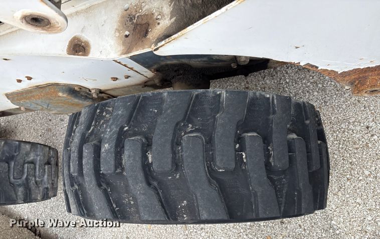 image for item EG8691 2003 Bobcat S250 skid steer loader