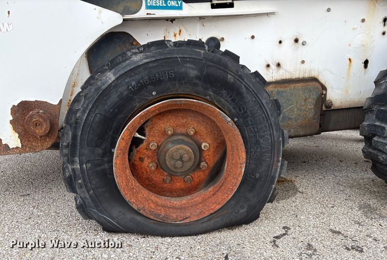 image for item EG8691 2003 Bobcat S250 skid steer loader